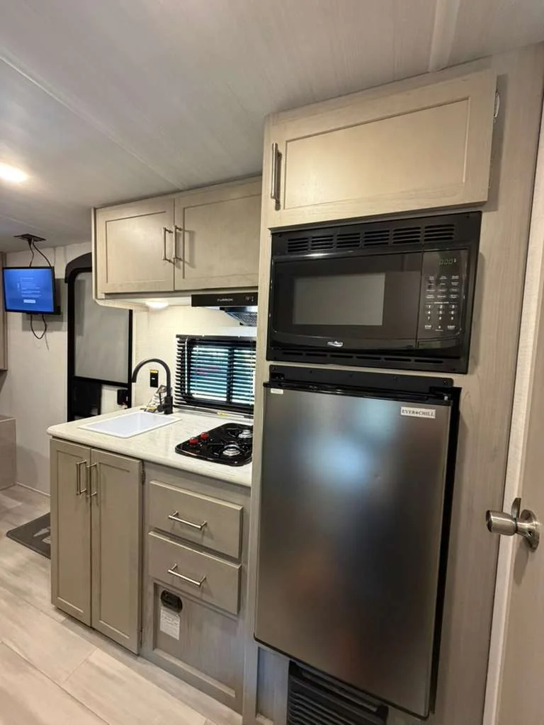 rv-rentals-cl06-14-1.webp