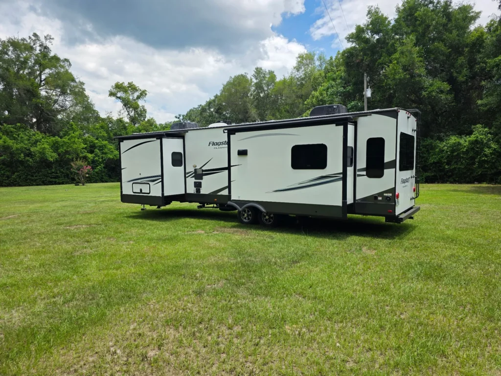 rv-rentals-cl11-02-1.webp
