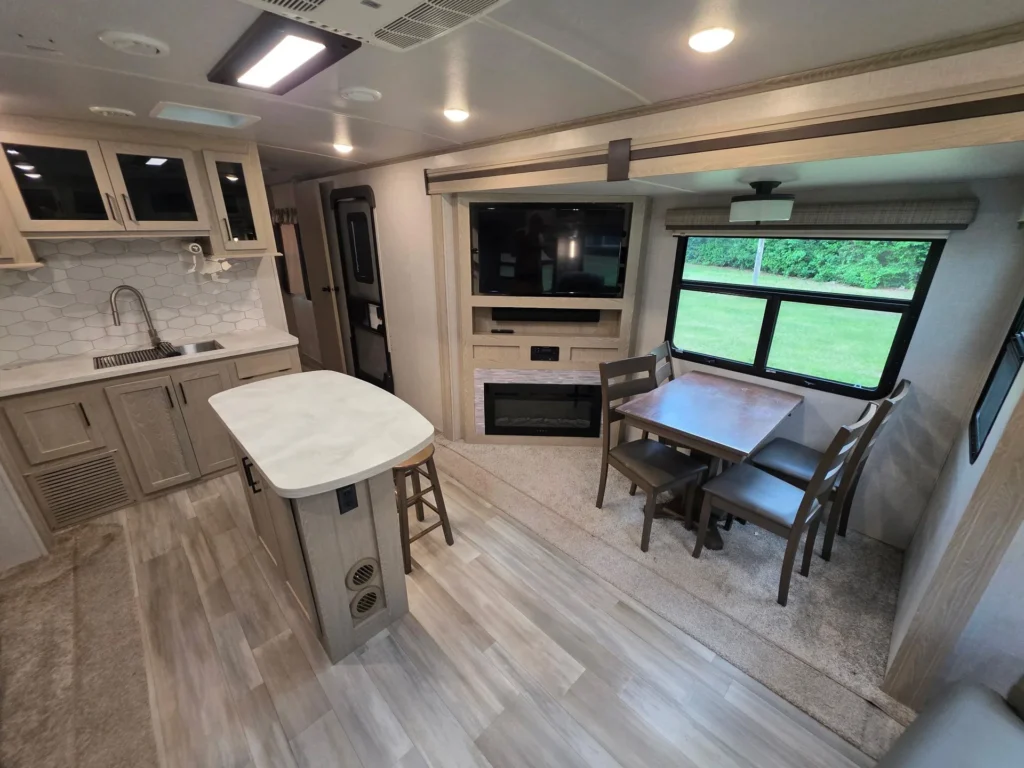 rv-rentals-cl11-04-1.webp