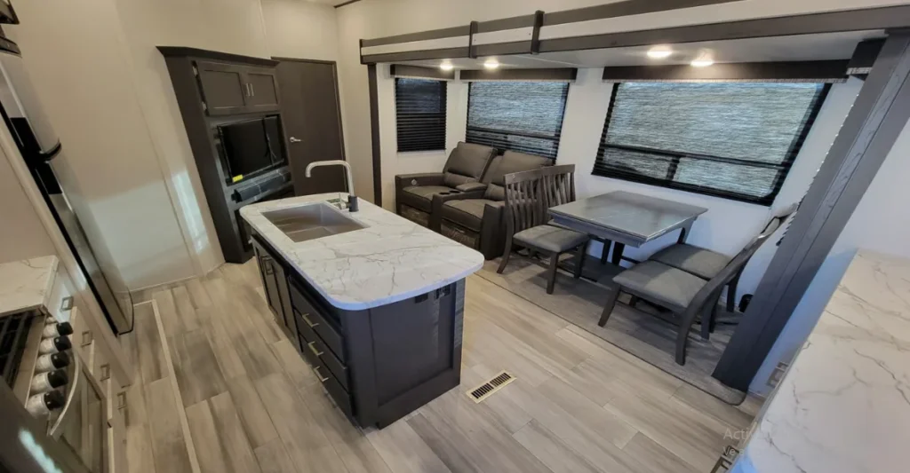 rv-rentals-cl130-04-2.webp