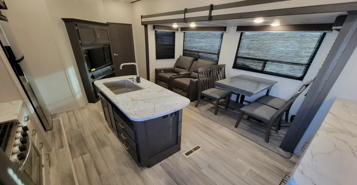 rv-rentals-cl130-04-2.webp