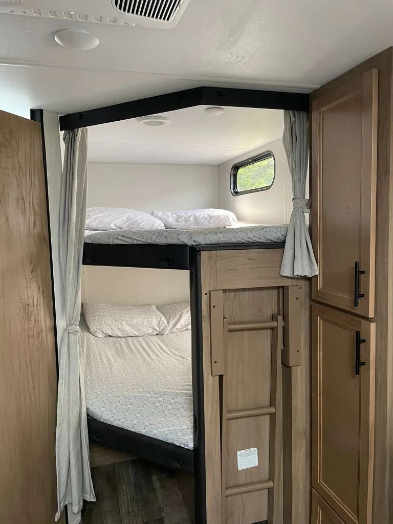 rv-rentals-cl17-02-1.webp
