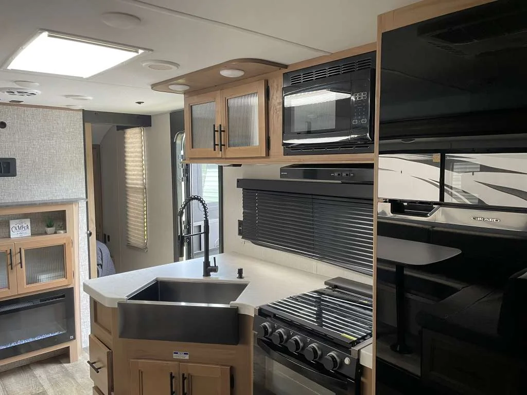 rv-rentals-cl17-05-1.webp
