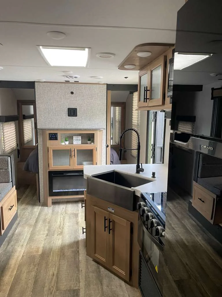 rv-rentals-cl17-11-1.webp