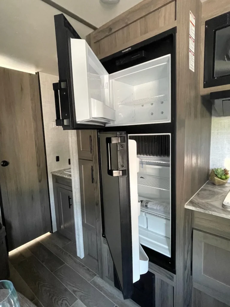 rv-rentals-ls21-03-1.webp