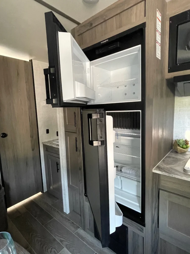 rv-rentals-ls21-04-1.webp