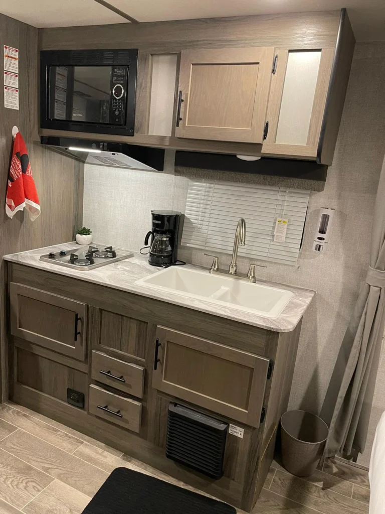 rv-rentals-ls21-09-1.webp