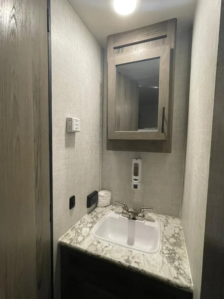 rv-rentals-ls21-11-1.webp