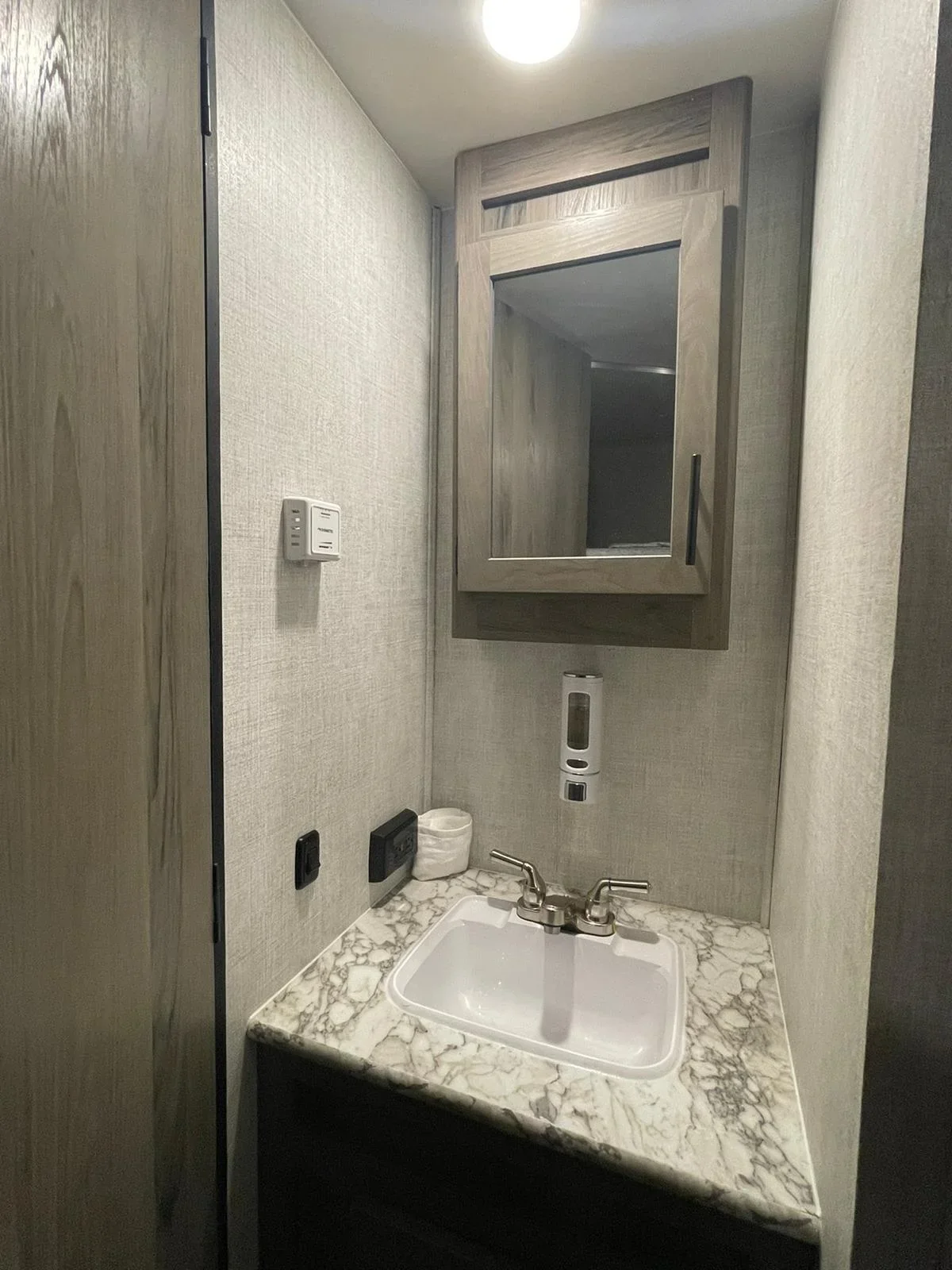 rv-rentals-ls21-11-1.webp
